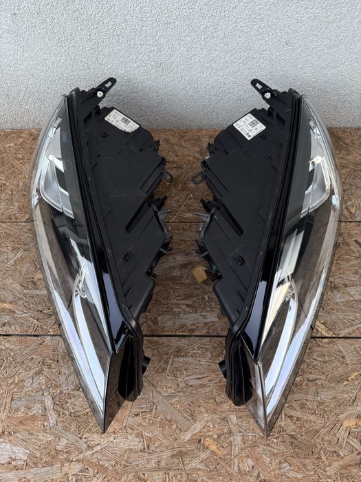 SET Far stanga dreapta VW Touareg 7P Facelift Xenon + LED Originale