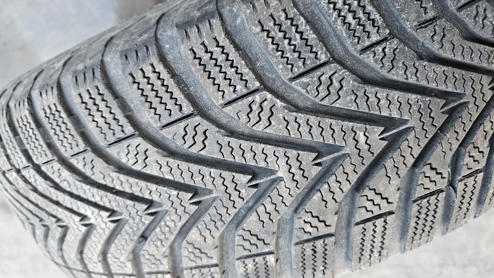 2бр гуми 185 65 15 вредещайн