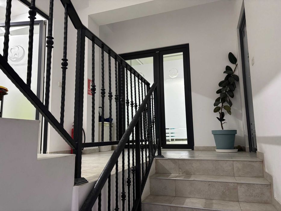 Închiriez spațiu poziție centrală