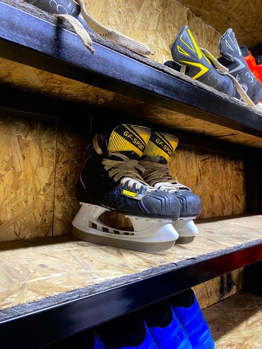 Продам коньки за 10000