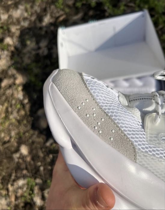 Versace Chain Reaction