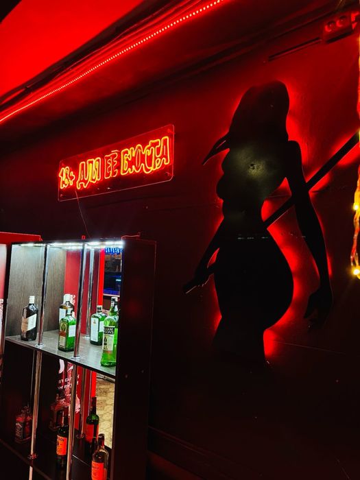 Вывески , неоны , баннер пленки , таблички