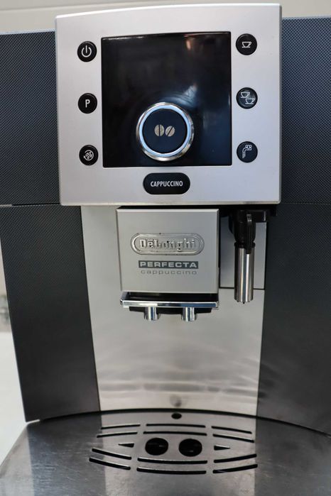 Delonghi ESAM5500B Perfecta Автоматична кафемашина За Еспресо С Функция За Капучино