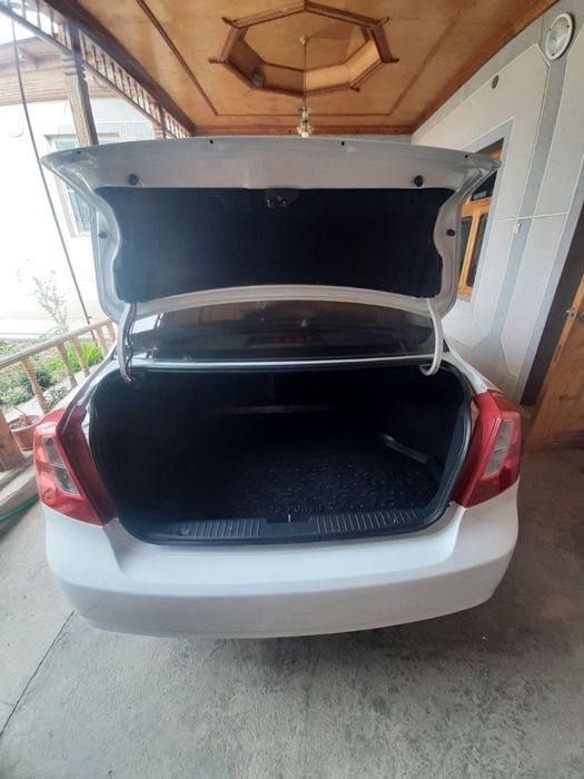 LACETTI сотилади 2010 йил 1 позиция нархи келишилади