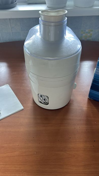 Соковыжималка Kenwood JE550, б/у