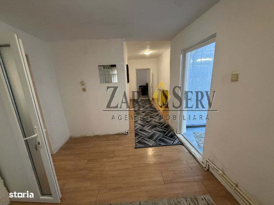 Casă cu 4 camere și garaj dublu
