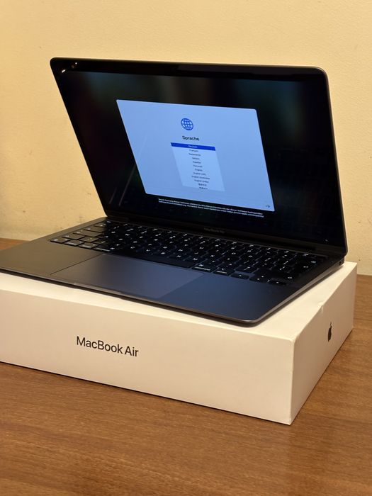 MacBook Air M1 2020, 8GB RAM, 256GB SSD + cutie + husă