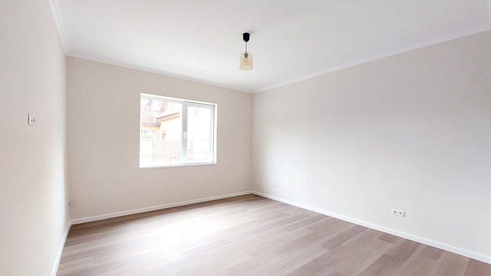 Casa Premium, singur în curte, 3 dormitoare, living + bucatarie, 2 bai