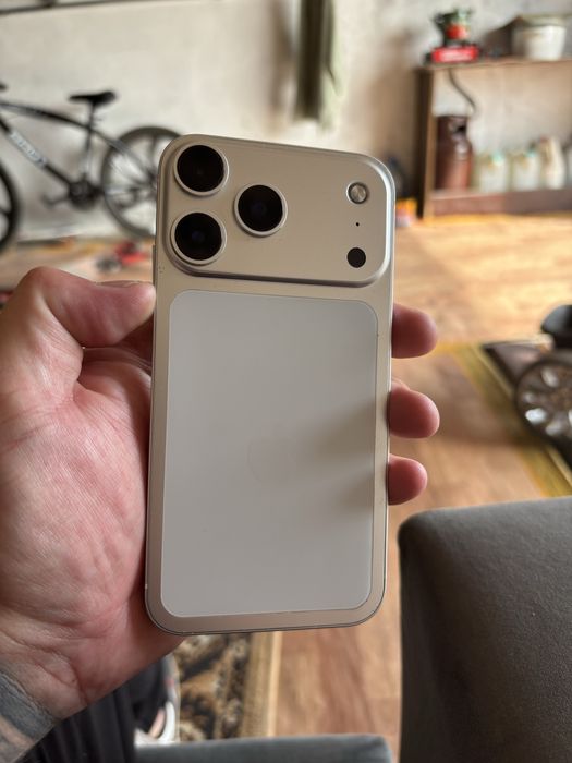 Продаю Айфон ХР 17pro