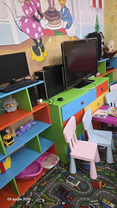 Loc de joacă-  vinde tot ce contine