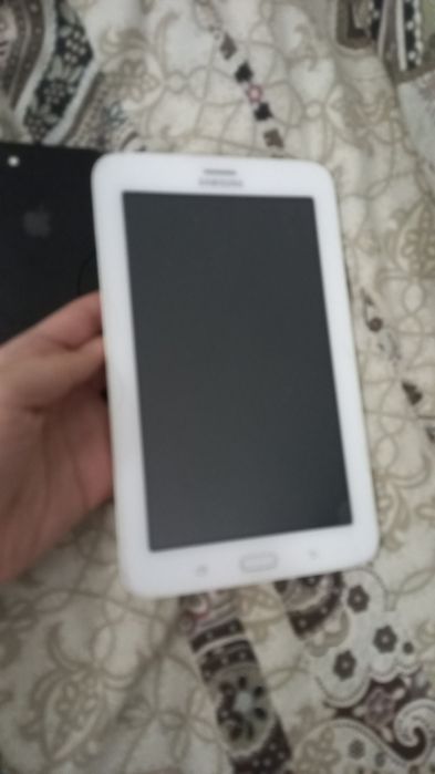 Отдам за 6к планшет
