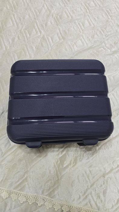 Продам маленький чемодан