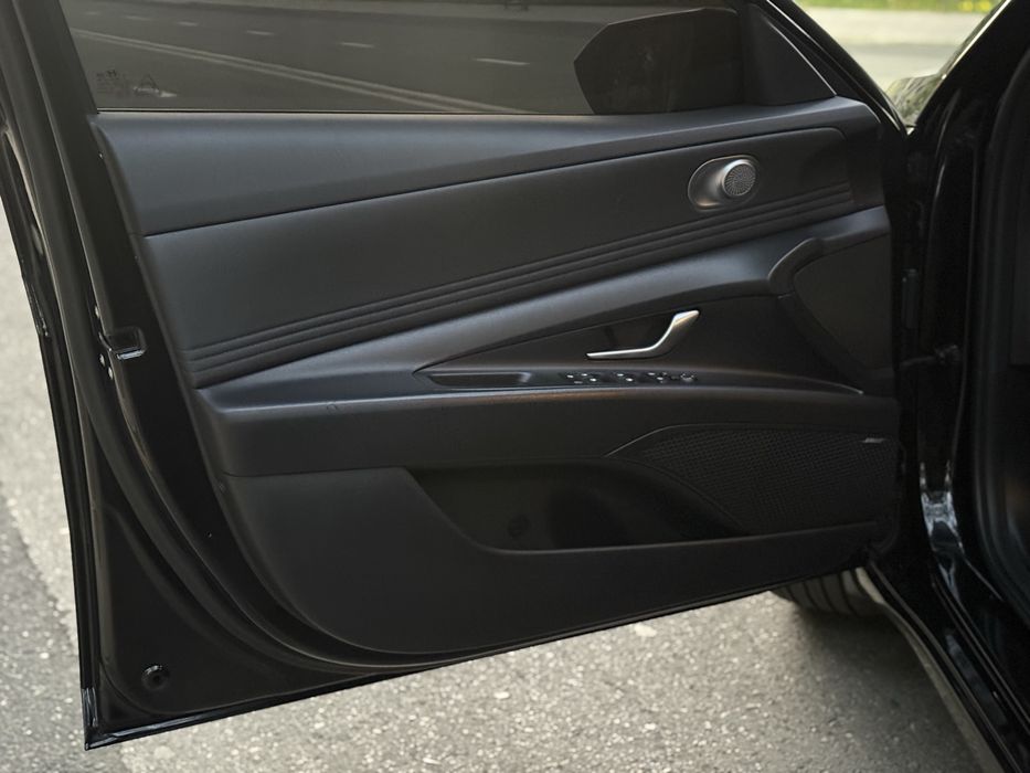 Hyundai Elantra 2.0L full options !