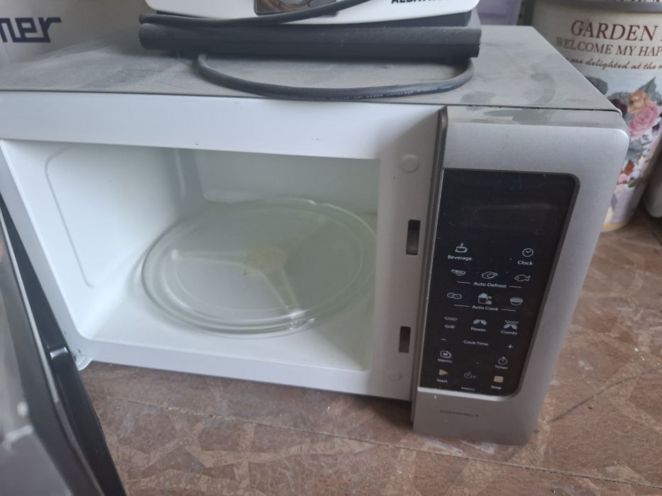 Vand cuptor cu microunde Whirpool