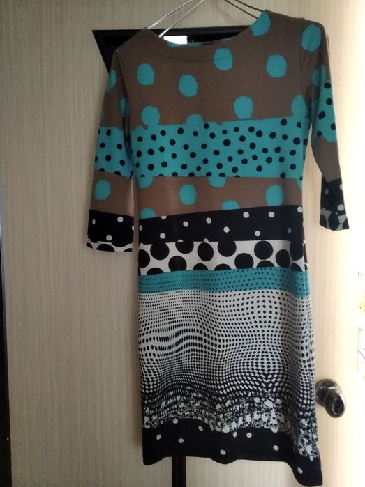 Продам женские платья