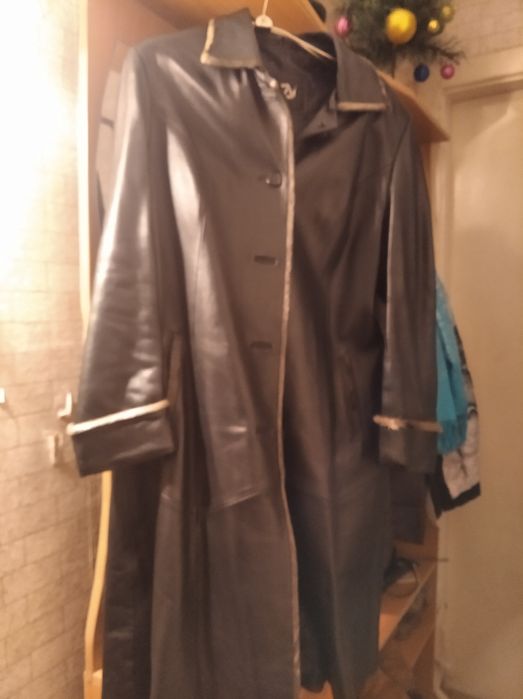 Продам кожаный плащ 48размер