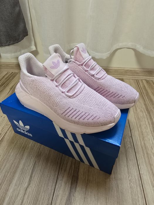 Розови маратонки Адидас