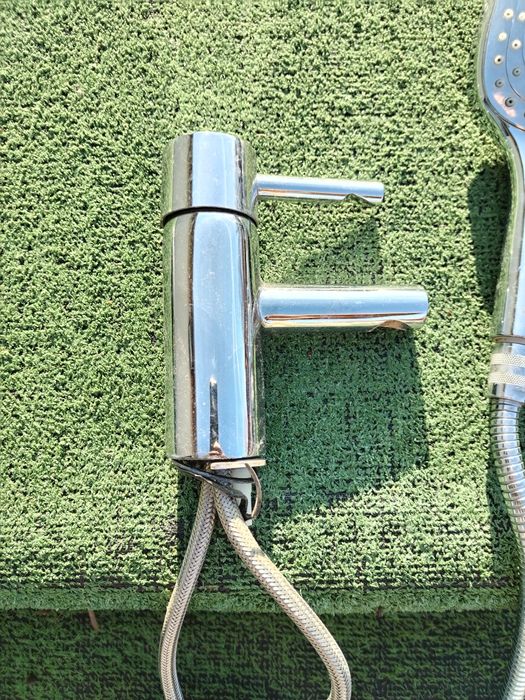 Продавам смесители за мивки и душ