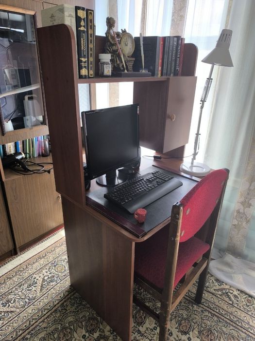 Продается письменный стол