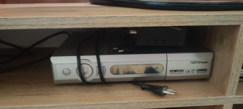 Продам тюнер ТВ Т