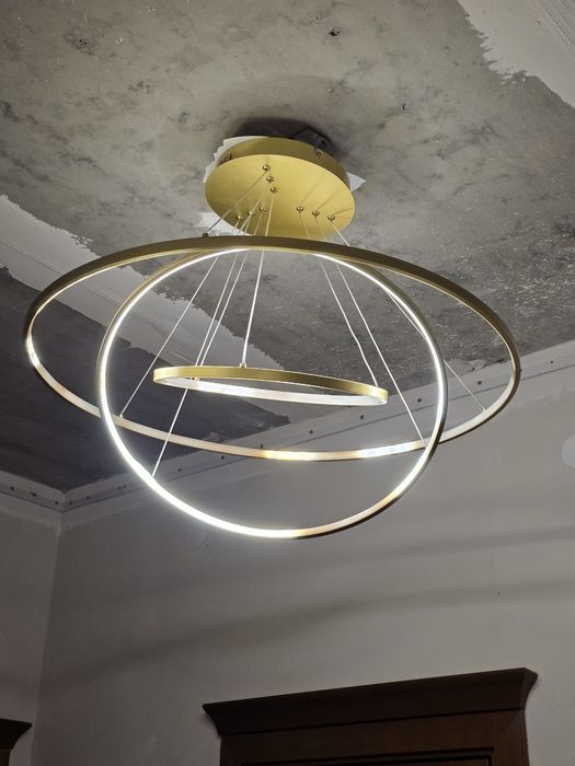 Продам люстры разные