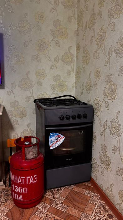 Продам газовую плиту с баллоном