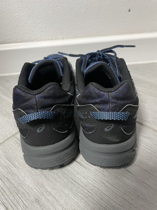 Asics pantofi sport. 43,5