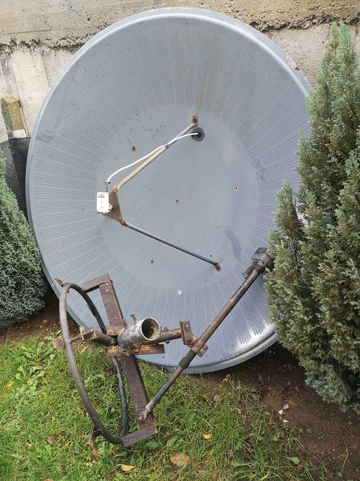 Сателитна антена