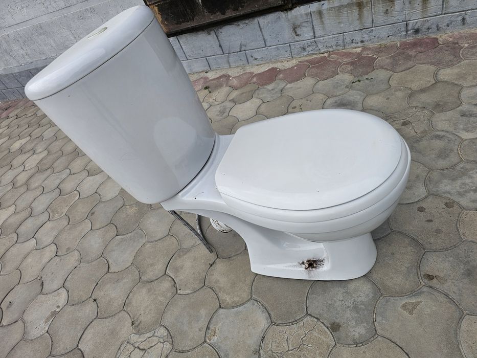 Продоется Унитаз