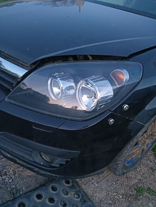 Faruri Opel Astra H