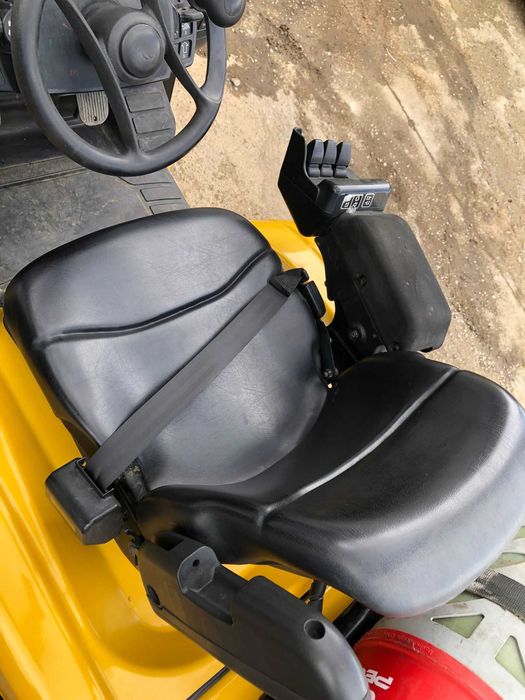 Inchiriez / vand  STIVUITOR YALE GPL 1.6T