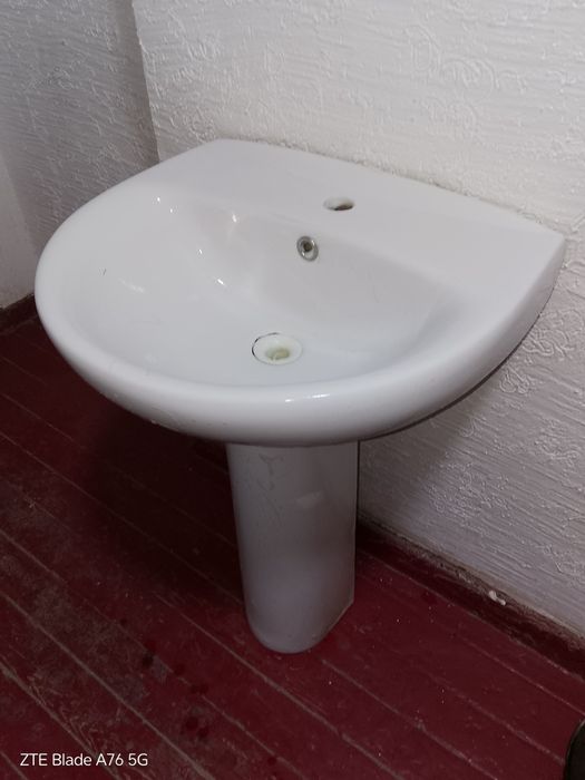 Унитаз, раковина тюльпан зеркало