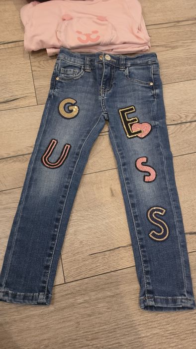 Дрехи на Guess за момиче на 4 години