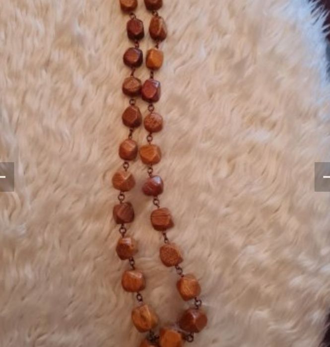 Колиета, дърв. гердани и гривни, шноли за коса