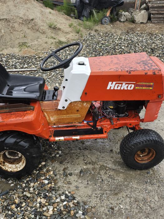 Tractoras Hako 13 cp