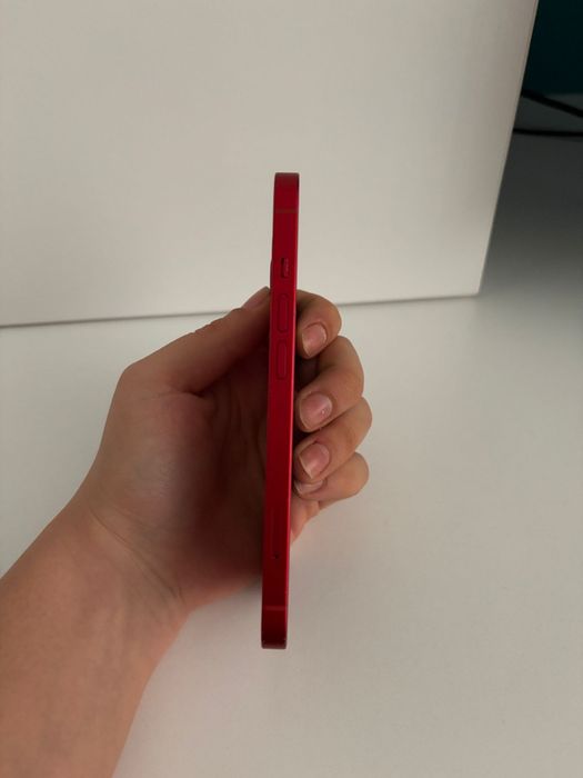 Vând iphone 13 roșu 128GB