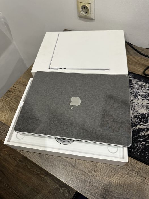 Macbook Air 13.6 M2 8/512 EAC