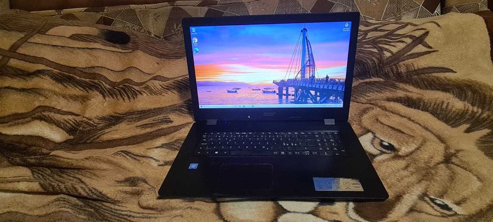 Laptop Acer de 17: cu procesor Celeron N4000,SSD de 250 Gb,4 Gb RAM,stare buna