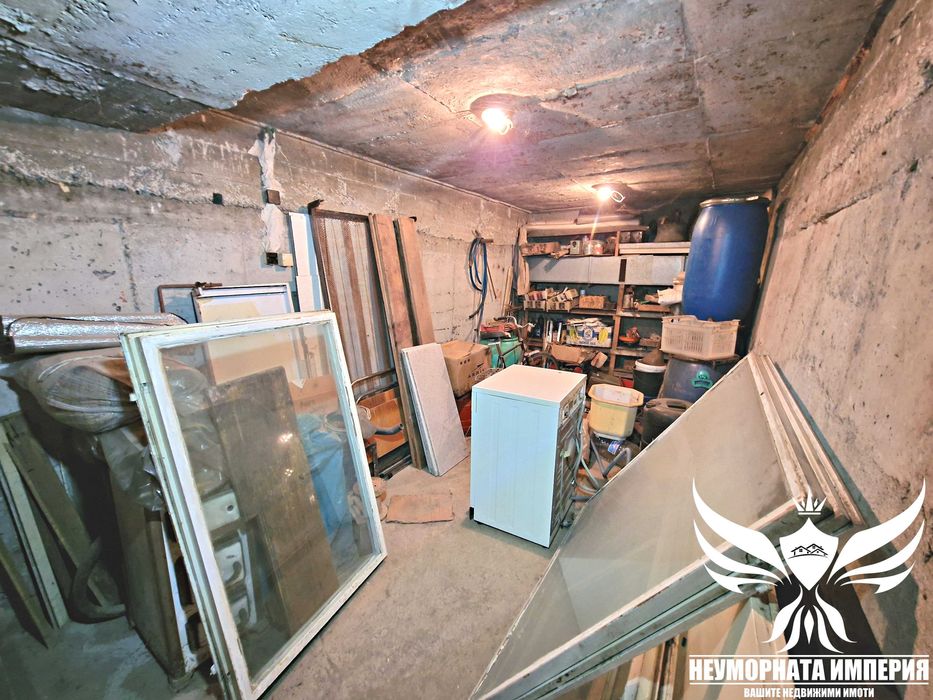 Продавам масивен гараж 15кв.м. в Асеновград, широк център