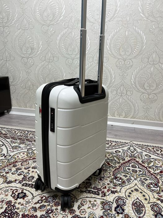 Чемодан новый размер S (ручная кладь)