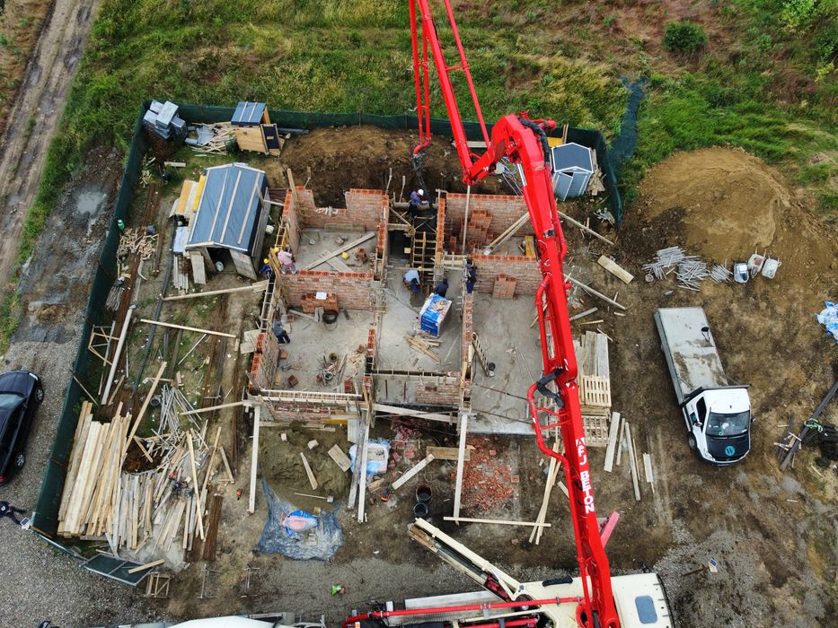 Echipa construcții, constructor, CASE LA ROSU incepand de la 60€