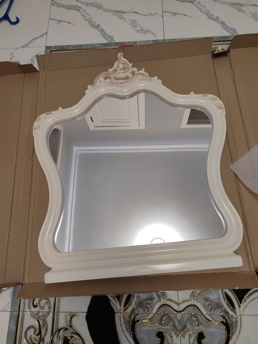 Продам новую зеркалу.