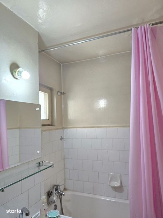 3 camere, 2 balcoane, 3 min metrou Gorjului. Zona verde.
