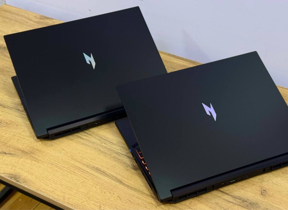 ACER NITRO V6 AI 180hz 15-Avlod RTX5050 gaming notebook