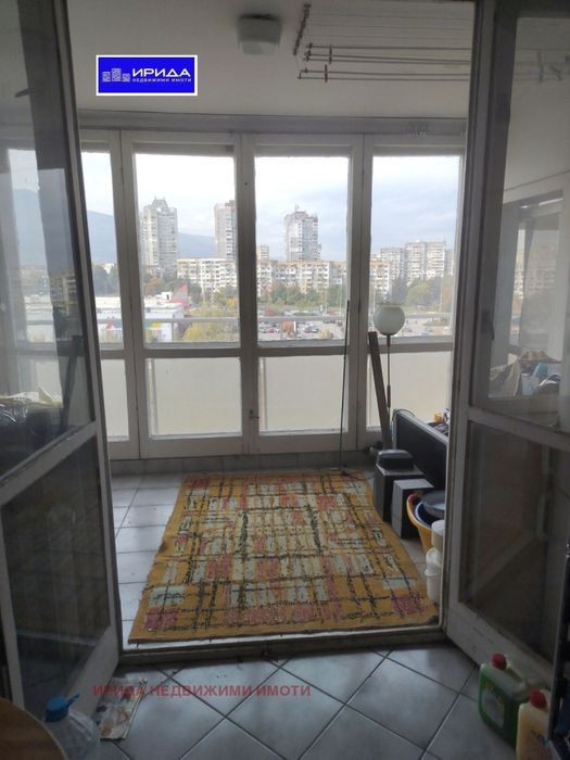 Просторен тристаен апартамент в Младост 3