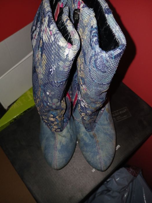 Различни дамски боти ,ботуши и обувки