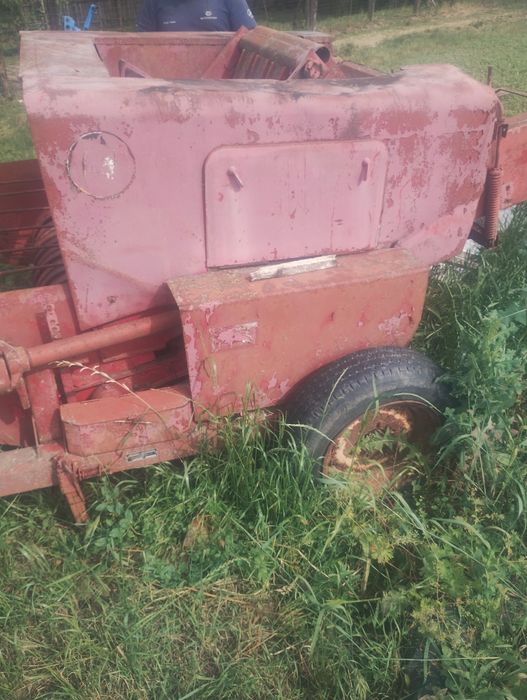Vând tractor ebro semănătoare de păioase balotieră