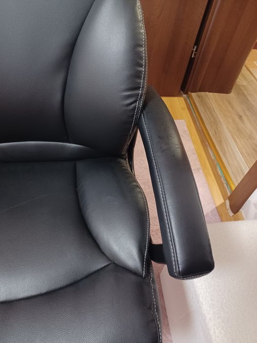 ОФИС СТОЛ с мемори пяна TAMDRUP