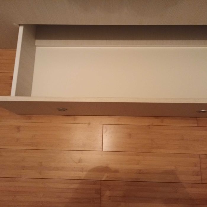 vand dormitor pat comoda noptiera