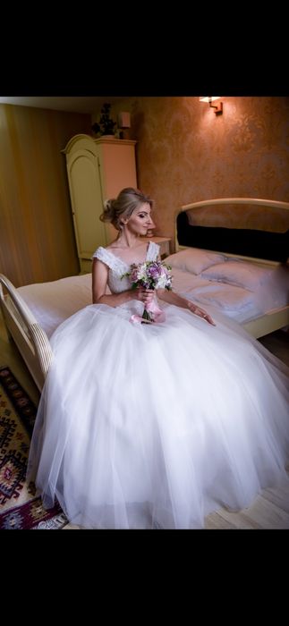 Vand rochie de mireasa tip printesa